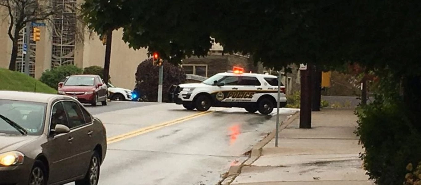 Μακελειό στις ΗΠΑ: Οπλισμένος σαν αστακός ο δράστης που άνοιξε πυρ στη συναγωγή